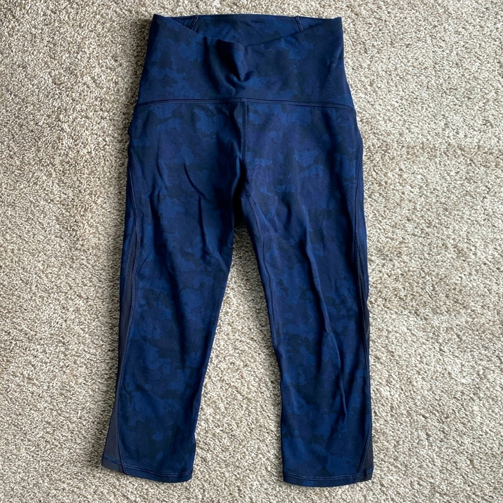 Lululemon 3/4 navy camo leggings with side mesh, size 4.